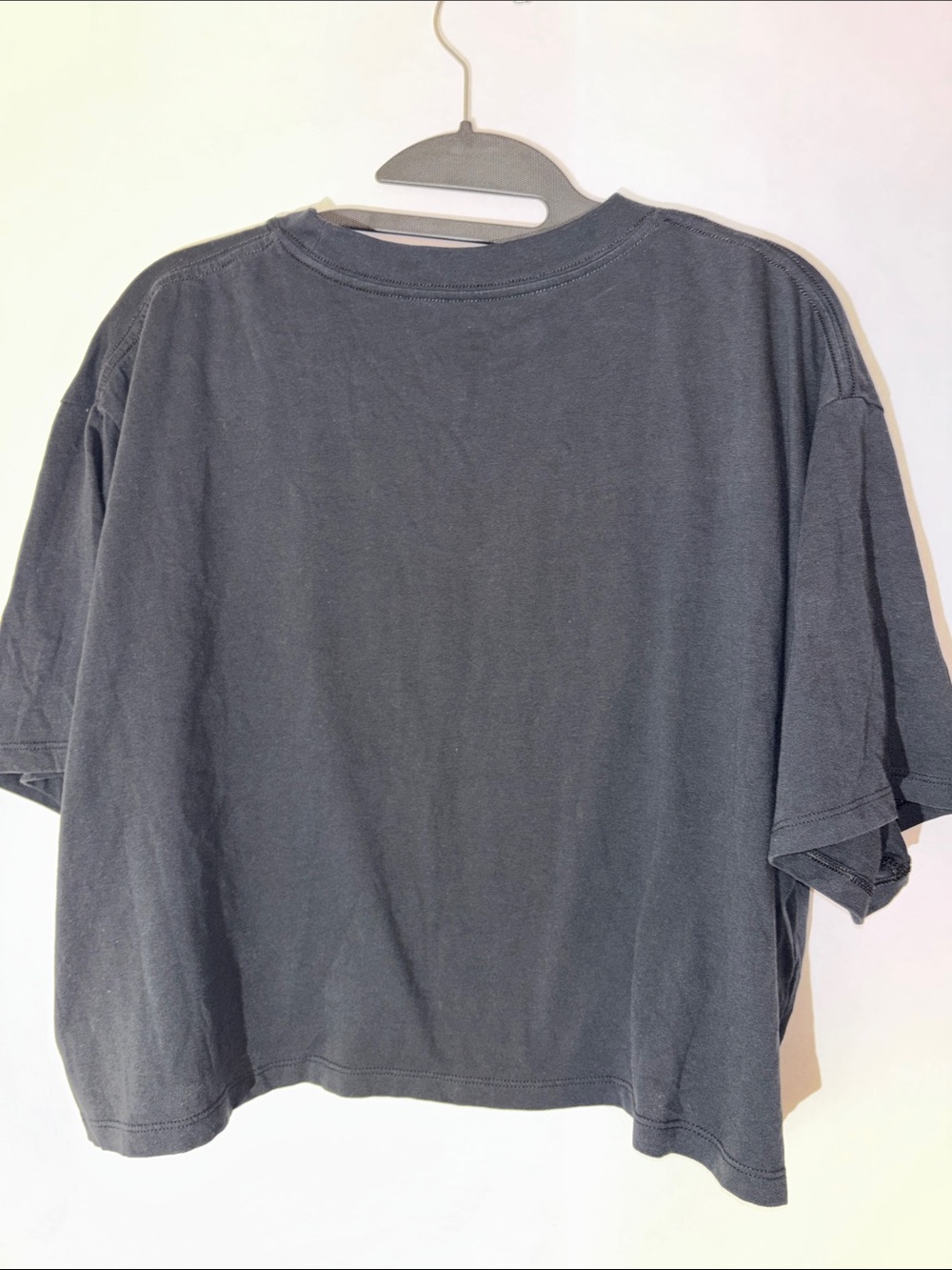 Under Armour cropped Black Tee with Red and White Graphic - Picture 3 of 3